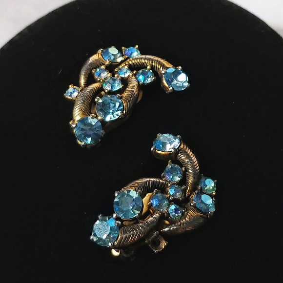 Vintage Goldtone Blue Rhinestone Ear Crawler High End Earrings 1960s - Picture 3 of 8